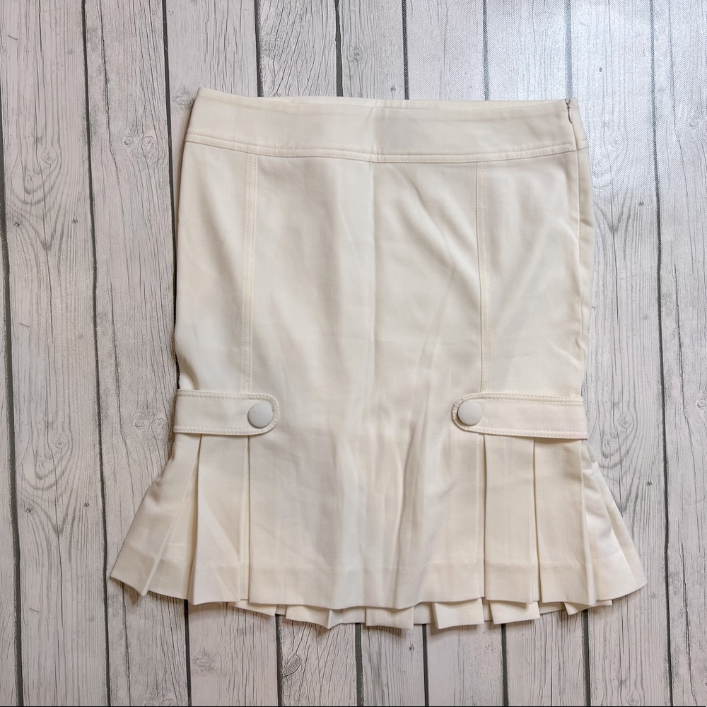 Arden B. Size 6 white pleated pencil skirt